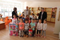 Ротари клуб Нова Загора дарява детски усмивки