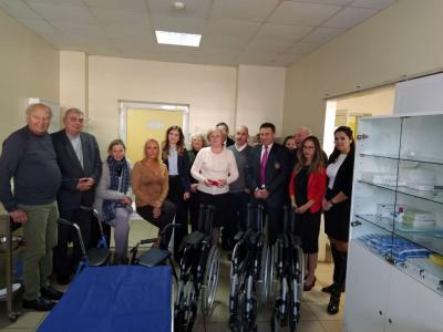 Проект на РК София-Витоша снабди с инвалидни колички десет български болници