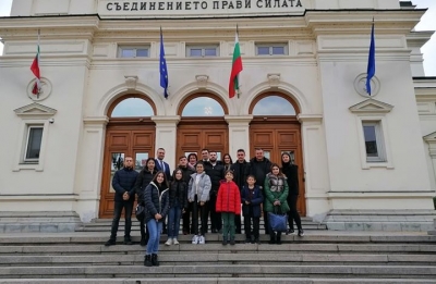 Младежите от Интеракт посетиха парламента