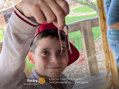 Ротари клуб Бургас започна проекта „Класна стая сред лехите – Запознаваме се с природата“