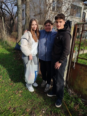 ИАК СМГ Купи и дари vol. 3: По Коледа стават чудеса -  15 тона хранителни продукти достигнаха до над 1300 човека