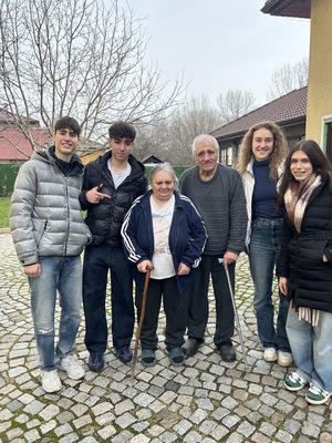 ИАК СМГ Купи и дари vol. 3: По Коледа стават чудеса -  15 тона хранителни продукти достигнаха до над 1300 човека