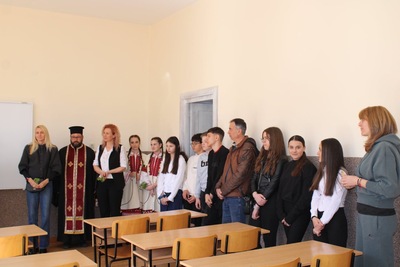 С грижа за образованието: Ротари клуб Банско - Разлог дари интерактивна дъска за учениците в ОУ “Св. Климент Охридски” гр. Добринище