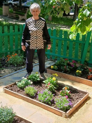 Доброто разцъфтя в „Грижовник“: Ротари клуб Бургас създаде външно пространство за социална градина за хора с деменция