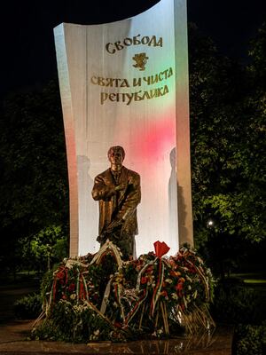 Ротари клуб – Търговище откри паметник на Васил Левски